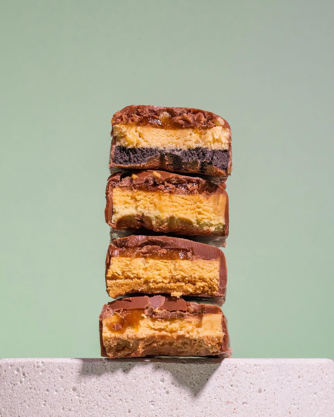 Батончик Chikalayers - Хрустящее печенье с двойным шоколадом 60 г