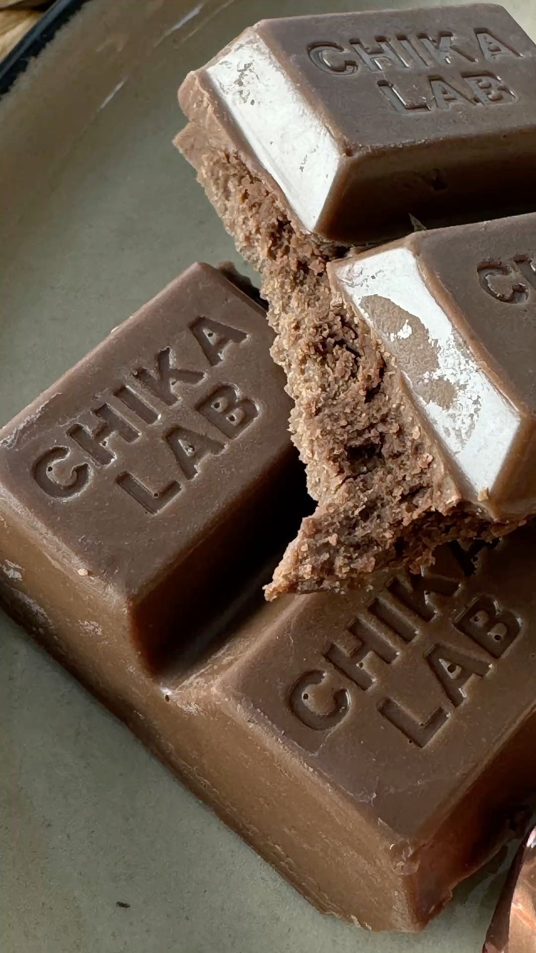 Шоколад Chikalab Молочный с миндалём 100г